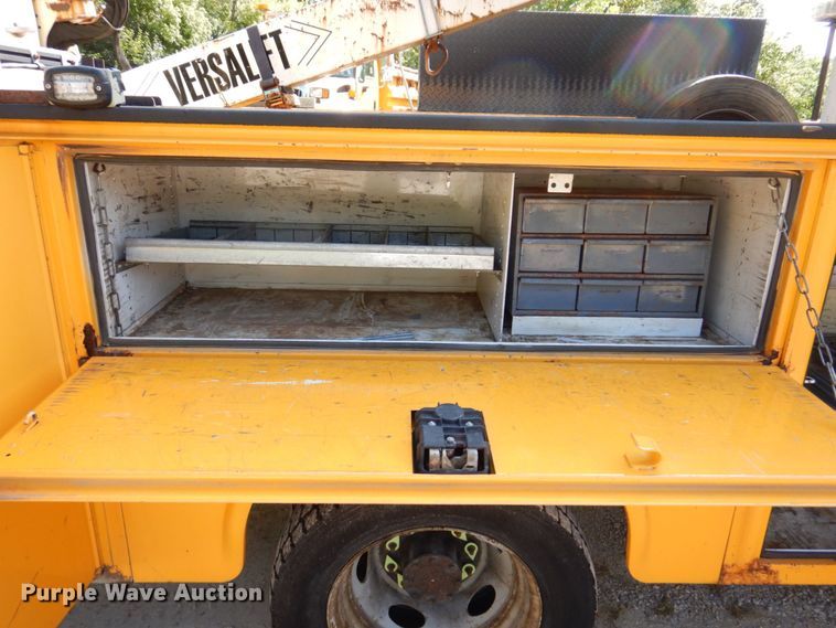 image for item KF9509 2008 Ford F550 Super Duty XL  bucket truck