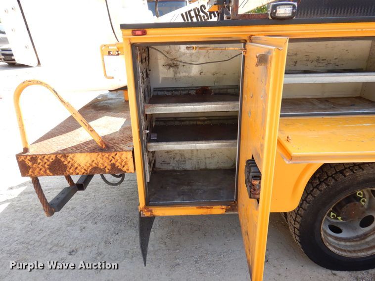 image for item KF9509 2008 Ford F550 Super Duty XL  bucket truck