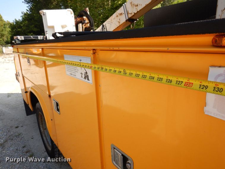 image for item KF9509 2008 Ford F550 Super Duty XL  bucket truck