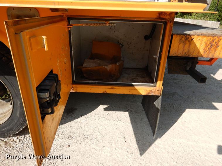 image for item KF9509 2008 Ford F550 Super Duty XL  bucket truck