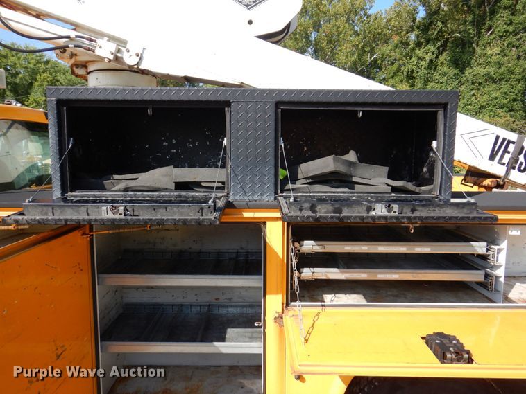 image for item KF9509 2008 Ford F550 Super Duty XL  bucket truck