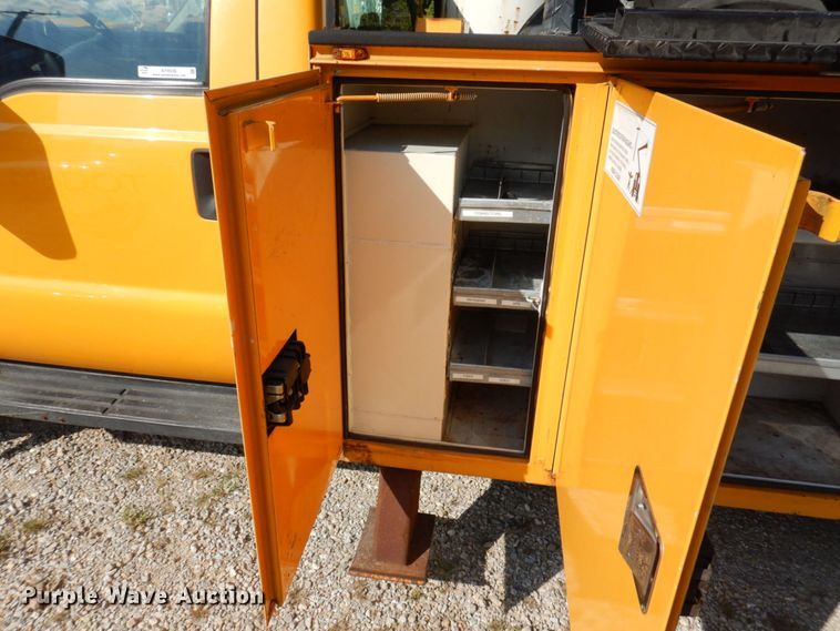 image for item KF9509 2008 Ford F550 Super Duty XL  bucket truck