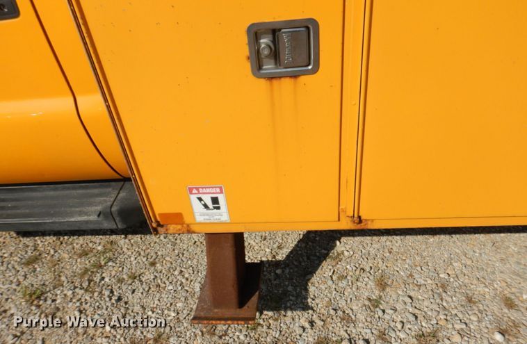 image for item KF9509 2008 Ford F550 Super Duty XL  bucket truck