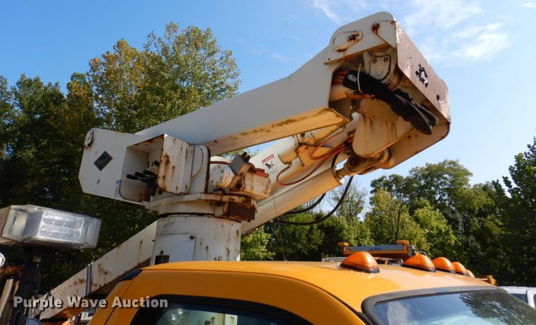 image for item KF9509 2008 Ford F550 Super Duty XL  bucket truck