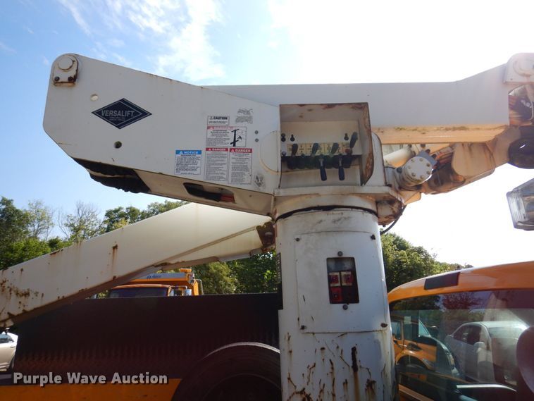 image for item KF9509 2008 Ford F550 Super Duty XL  bucket truck