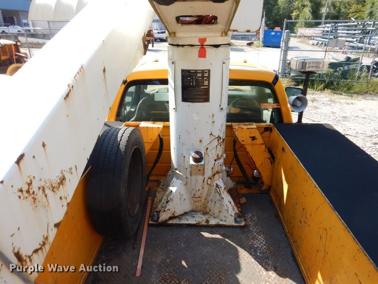 image for item KF9509 2008 Ford F550 Super Duty XL  bucket truck