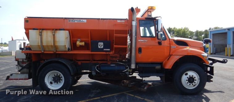 image for item KF9512 2008 International WorkStar 7400  spreader truck