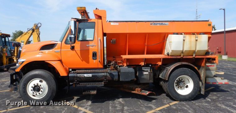 image for item KF9512 2008 International WorkStar 7400  spreader truck