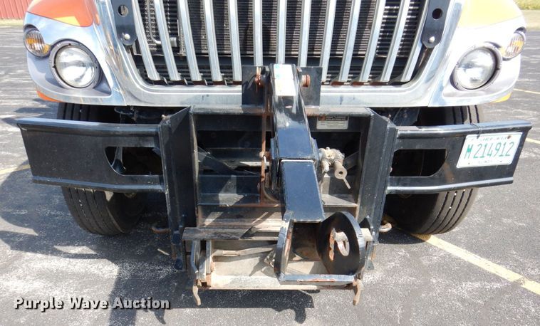 image for item KF9512 2008 International WorkStar 7400  spreader truck