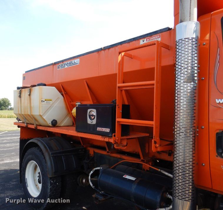 image for item KF9512 2008 International WorkStar 7400  spreader truck