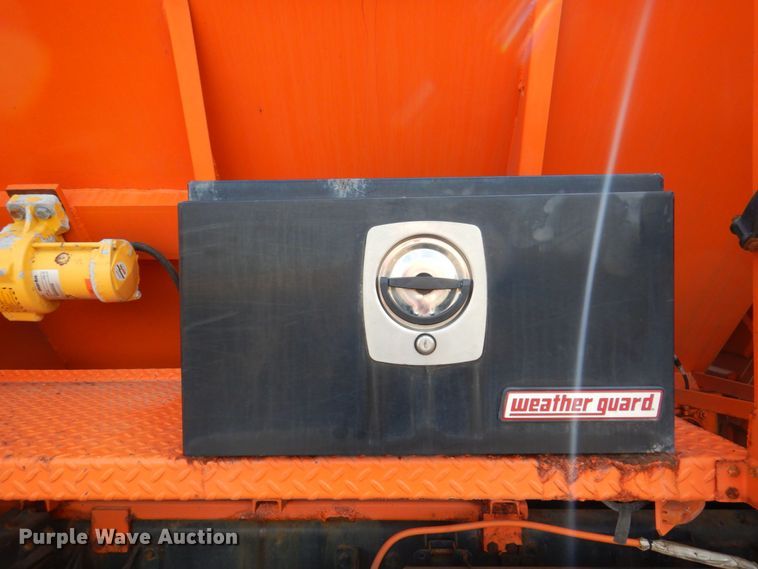 image for item KF9512 2008 International WorkStar 7400  spreader truck