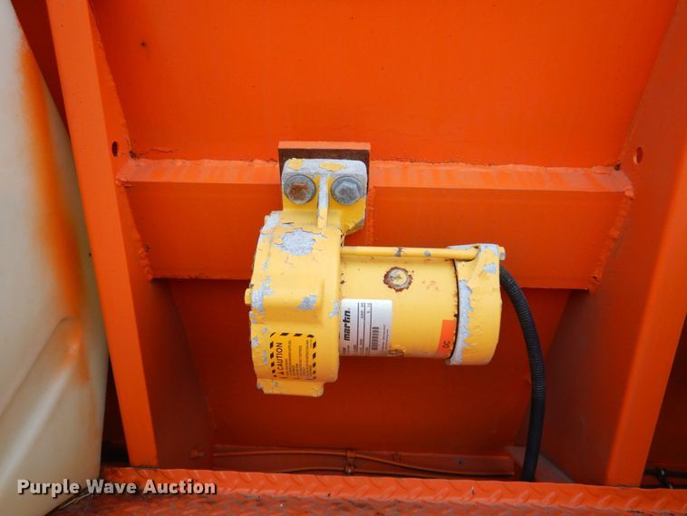 image for item KF9512 2008 International WorkStar 7400  spreader truck