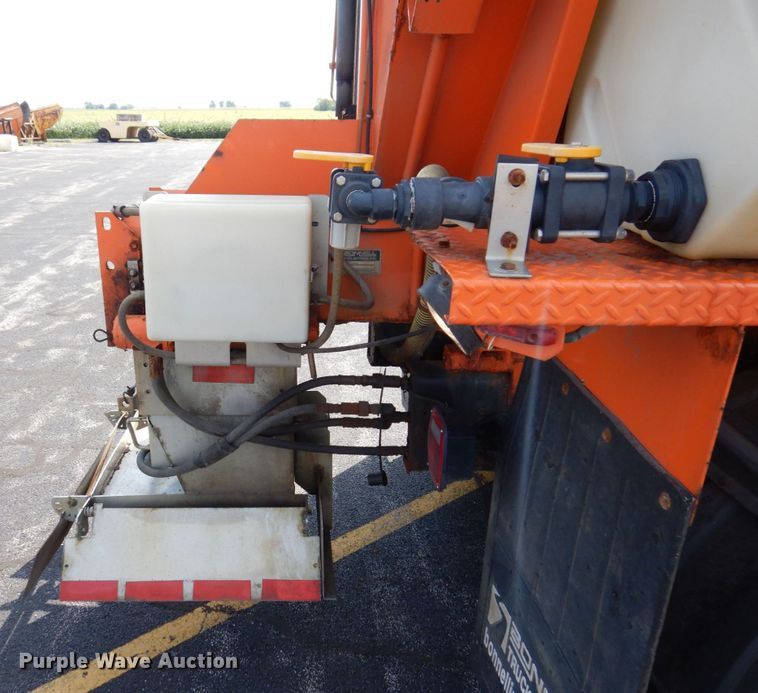 image for item KF9512 2008 International WorkStar 7400  spreader truck