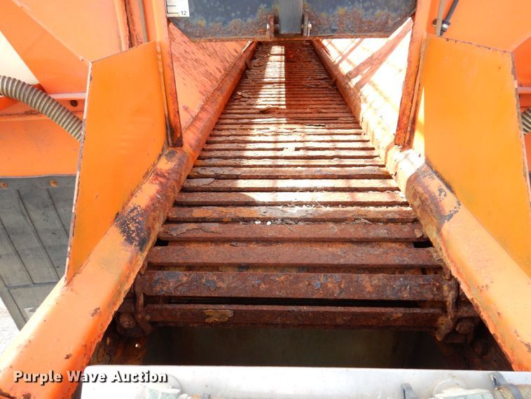 image for item KF9512 2008 International WorkStar 7400  spreader truck