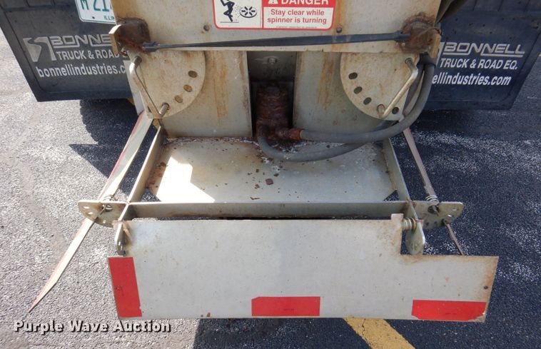 image for item KF9512 2008 International WorkStar 7400  spreader truck