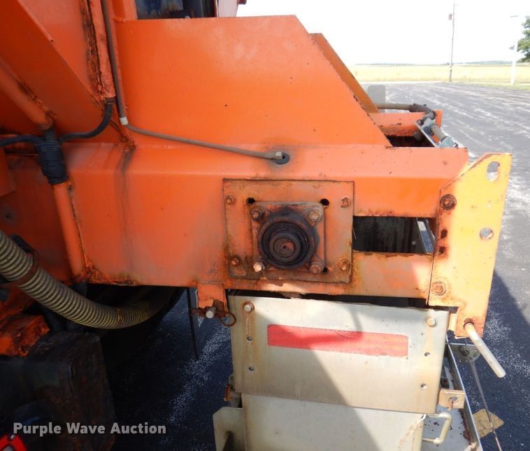 image for item KF9512 2008 International WorkStar 7400  spreader truck