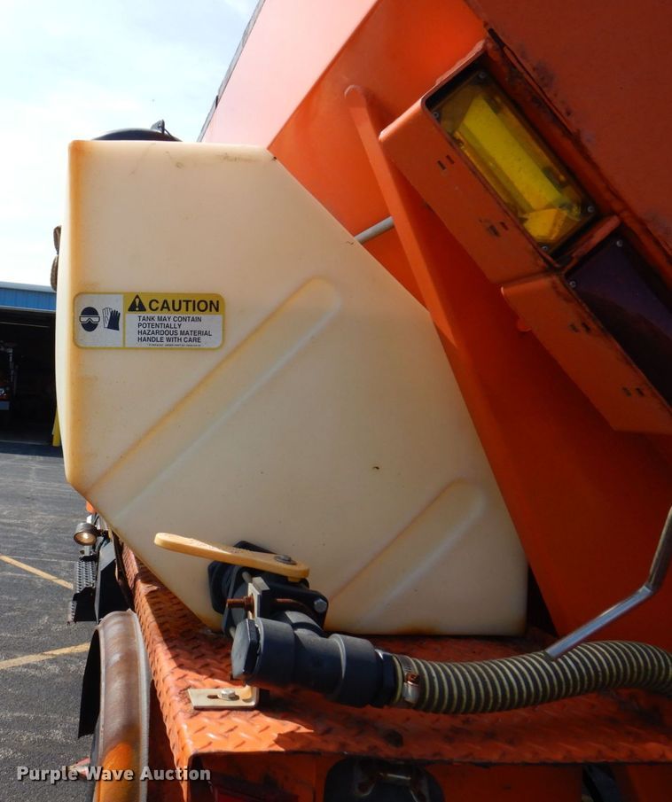 image for item KF9512 2008 International WorkStar 7400  spreader truck