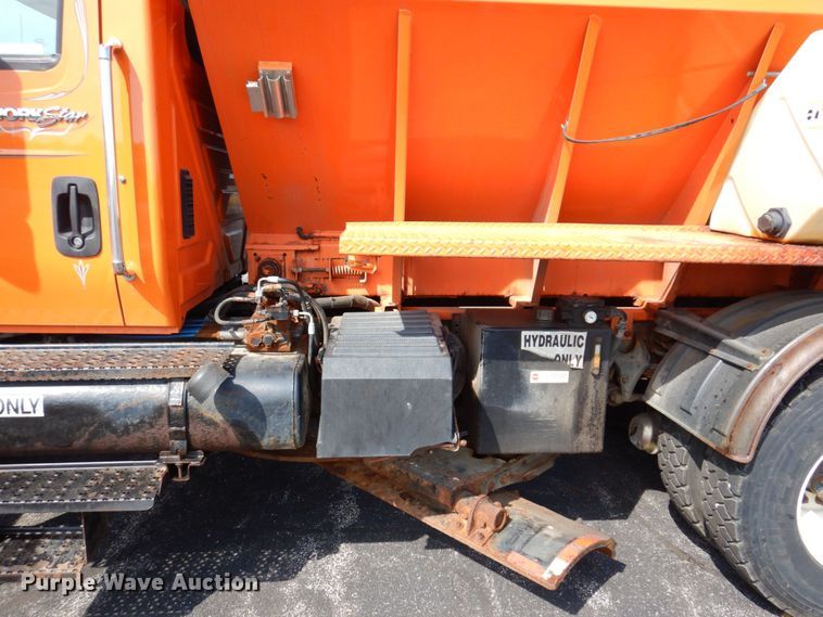 image for item KF9512 2008 International WorkStar 7400  spreader truck