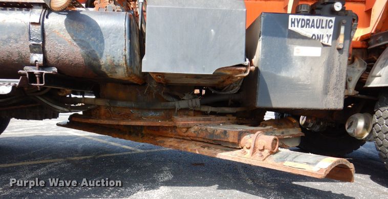 image for item KF9512 2008 International WorkStar 7400  spreader truck