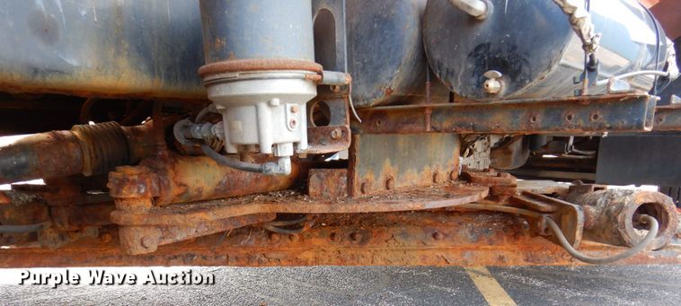 image for item KF9512 2008 International WorkStar 7400  spreader truck