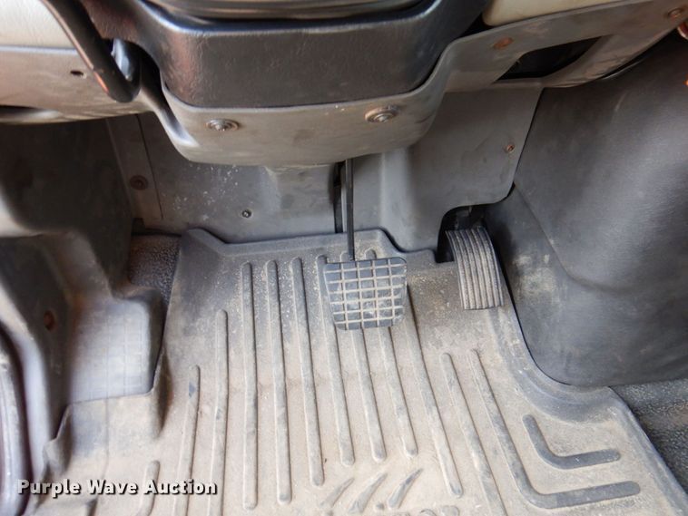 image for item KF9512 2008 International WorkStar 7400  spreader truck