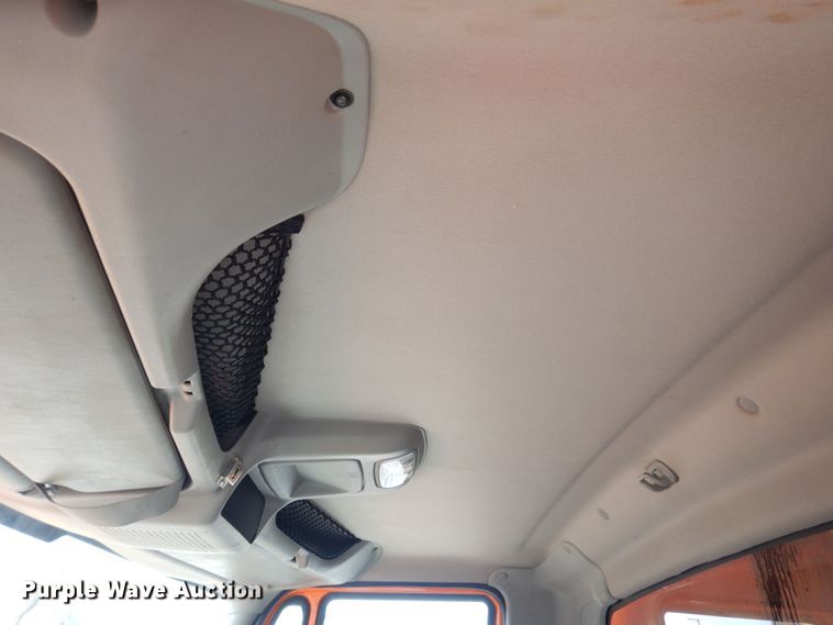 image for item KF9512 2008 International WorkStar 7400  spreader truck