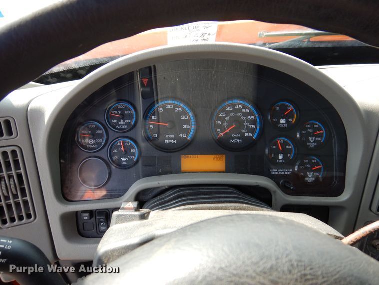 image for item KF9512 2008 International WorkStar 7400  spreader truck