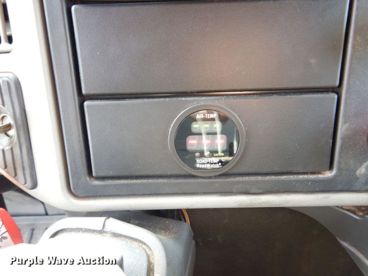 image for item KF9512 2008 International WorkStar 7400  spreader truck