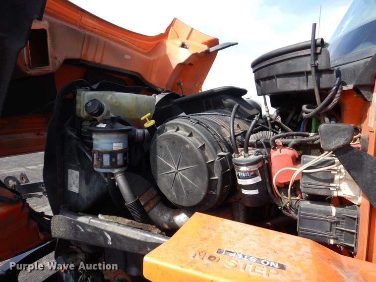 image for item KF9512 2008 International WorkStar 7400  spreader truck