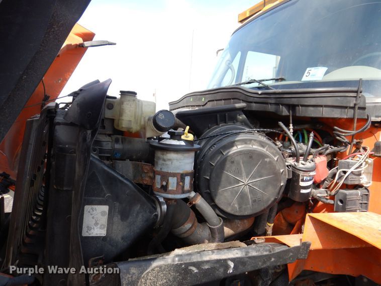 image for item KF9512 2008 International WorkStar 7400  spreader truck