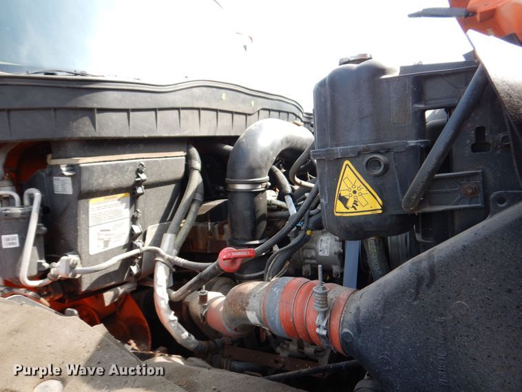 image for item KF9512 2008 International WorkStar 7400  spreader truck