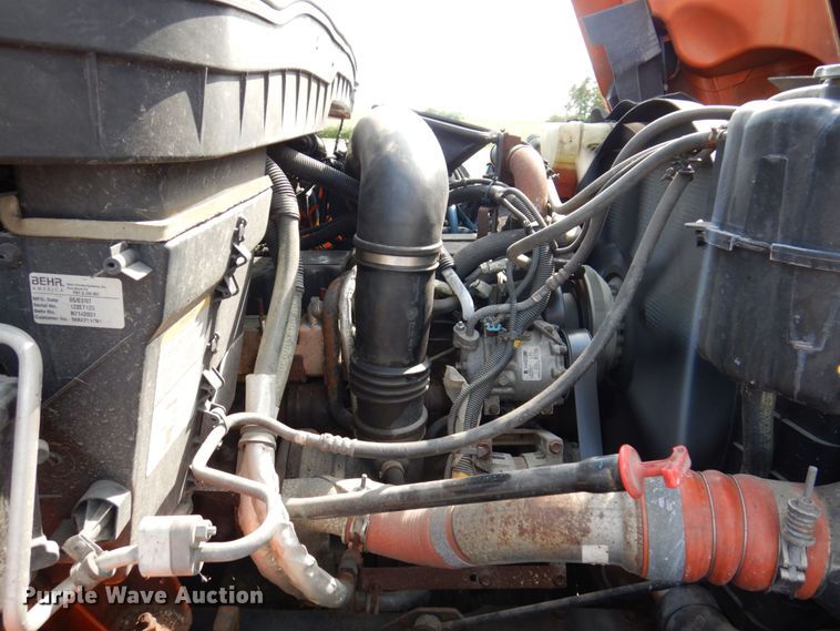 image for item KF9512 2008 International WorkStar 7400  spreader truck