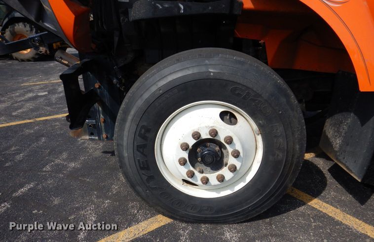 image for item KF9512 2008 International WorkStar 7400  spreader truck