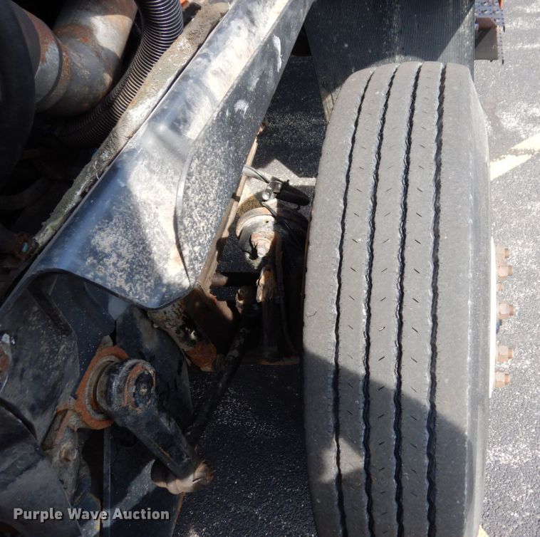 image for item KF9512 2008 International WorkStar 7400  spreader truck