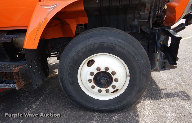 image for item KF9512 2008 International WorkStar 7400  spreader truck