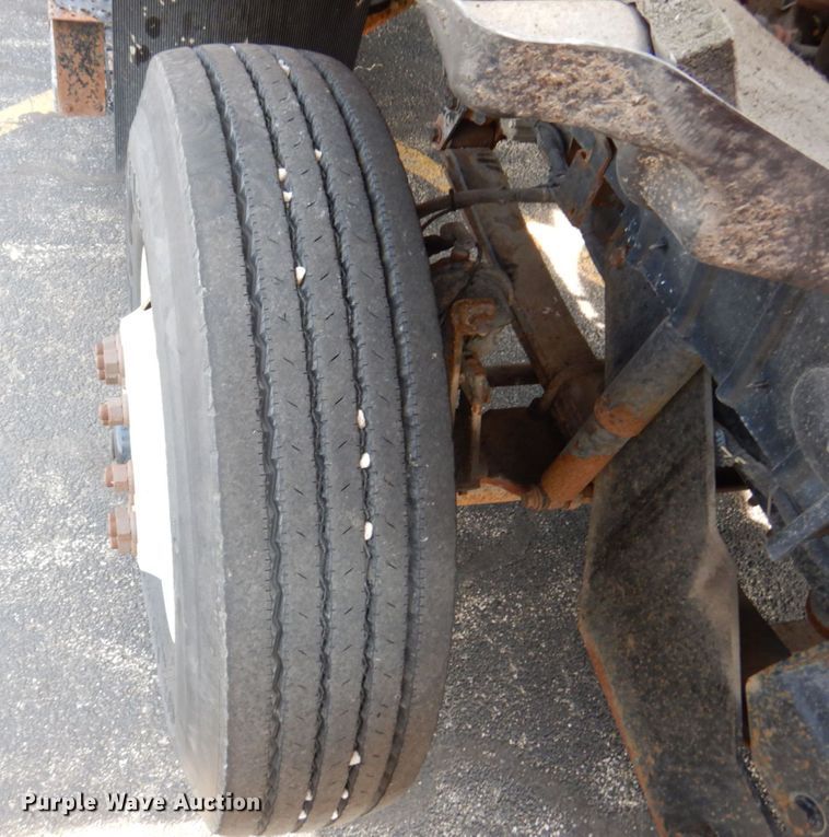 image for item KF9512 2008 International WorkStar 7400  spreader truck