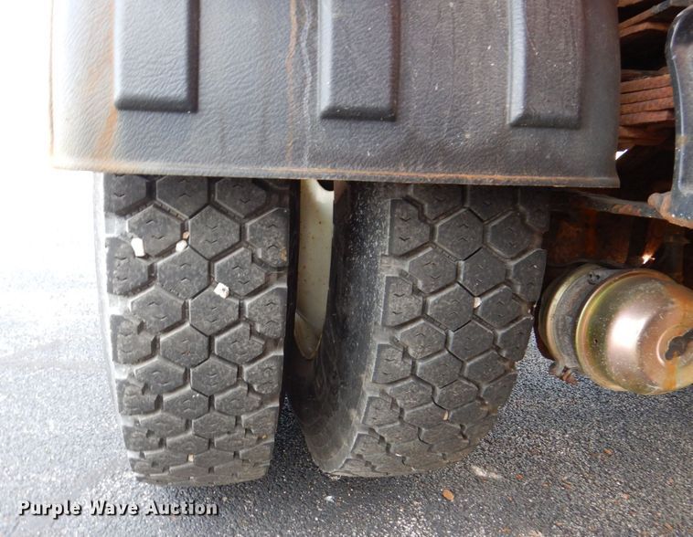 image for item KF9512 2008 International WorkStar 7400  spreader truck