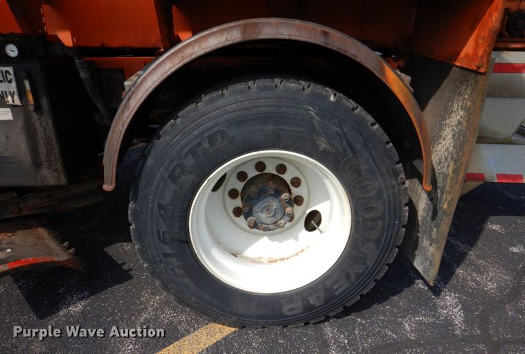 image for item KF9512 2008 International WorkStar 7400  spreader truck