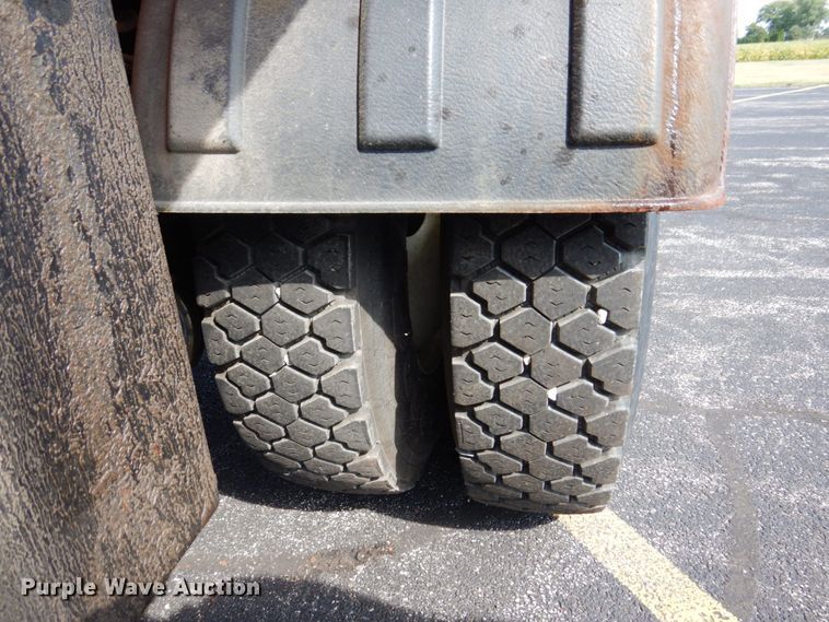 image for item KF9512 2008 International WorkStar 7400  spreader truck