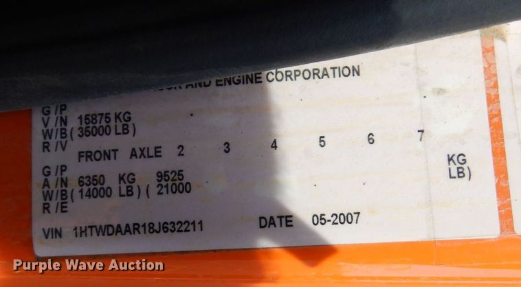 image for item KF9512 2008 International WorkStar 7400  spreader truck