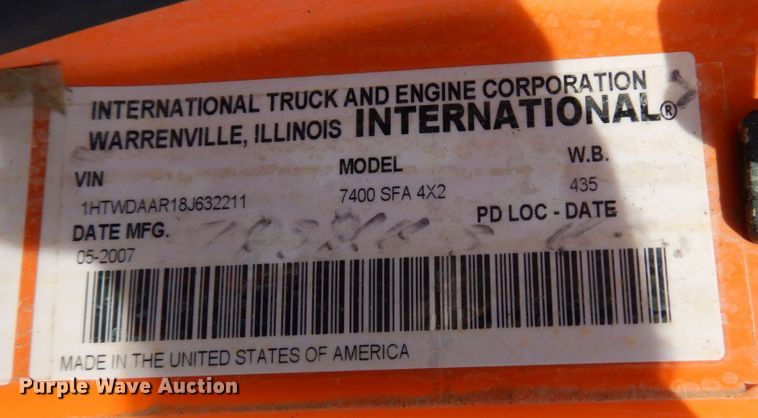 image for item KF9512 2008 International WorkStar 7400  spreader truck