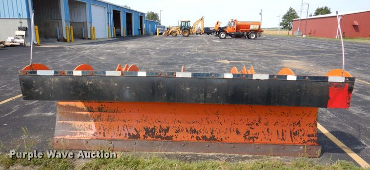 image for item KF9512 2008 International WorkStar 7400  spreader truck