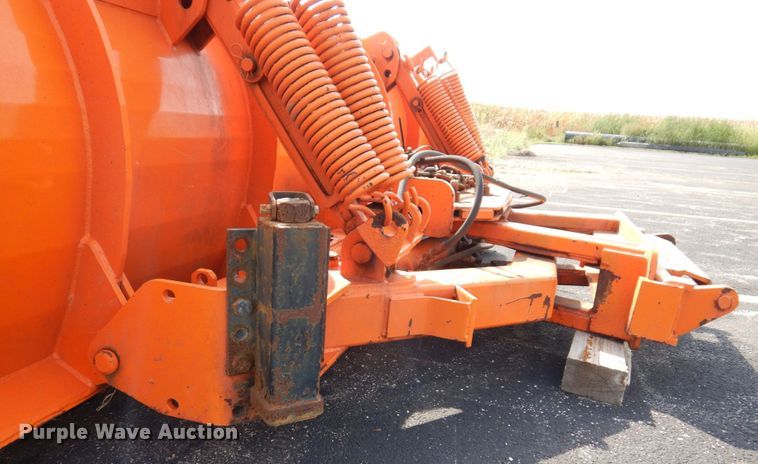 image for item KF9512 2008 International WorkStar 7400  spreader truck