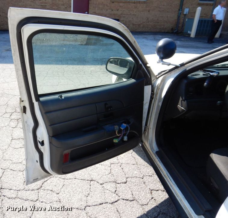 image for item KF9513 2005 Ford Crown Victoria Police Interceptor