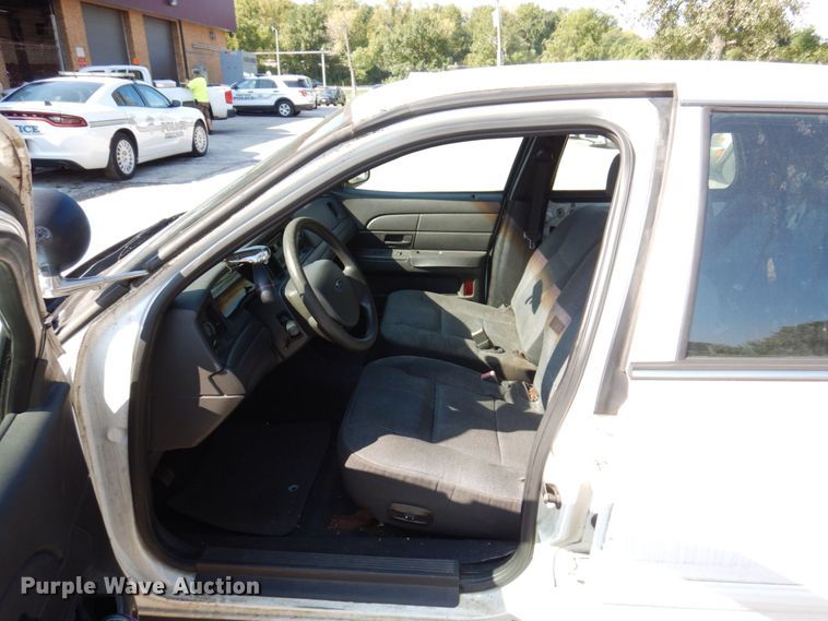 image for item KF9513 2005 Ford Crown Victoria Police Interceptor