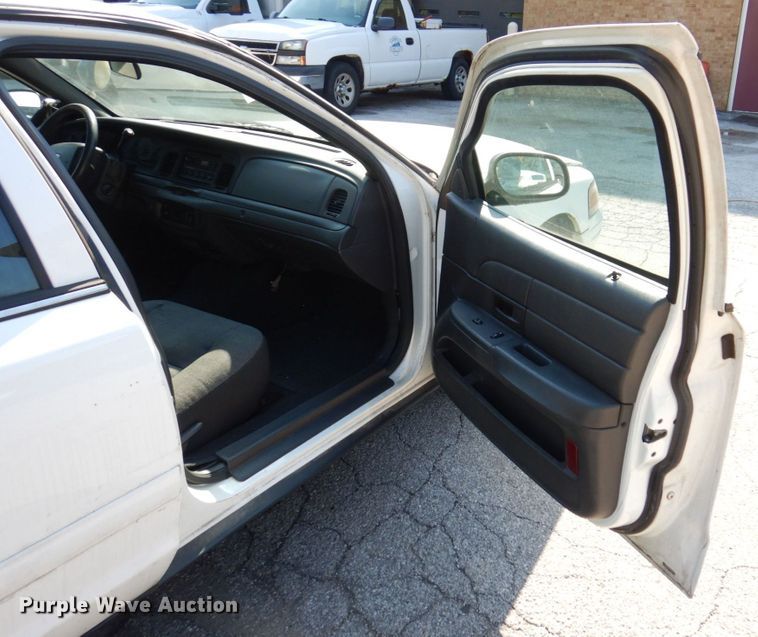 image for item KF9513 2005 Ford Crown Victoria Police Interceptor