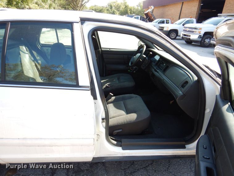 image for item KF9513 2005 Ford Crown Victoria Police Interceptor