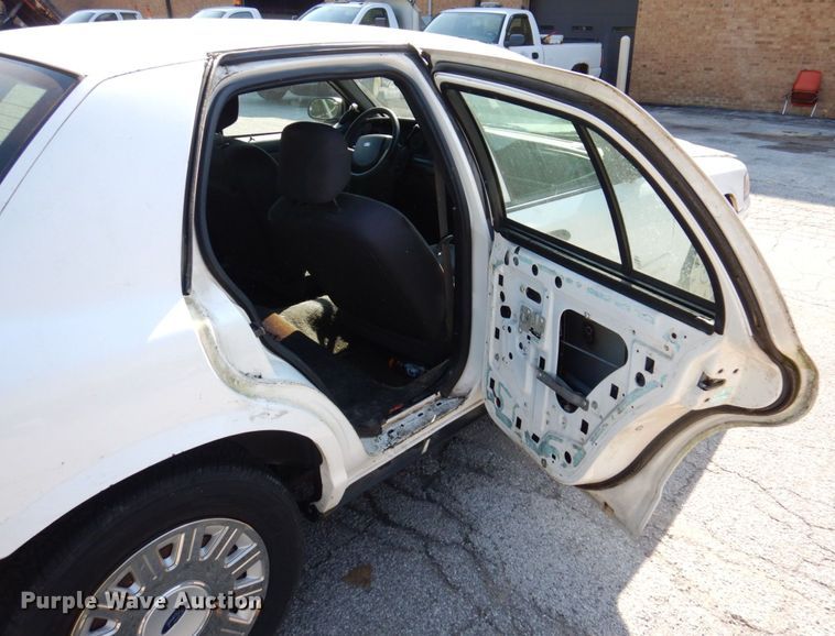 image for item KF9513 2005 Ford Crown Victoria Police Interceptor