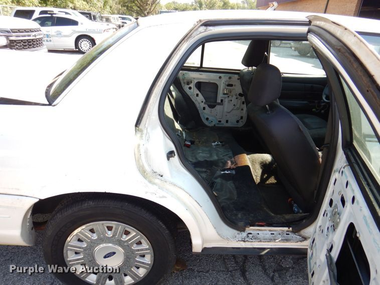 image for item KF9513 2005 Ford Crown Victoria Police Interceptor