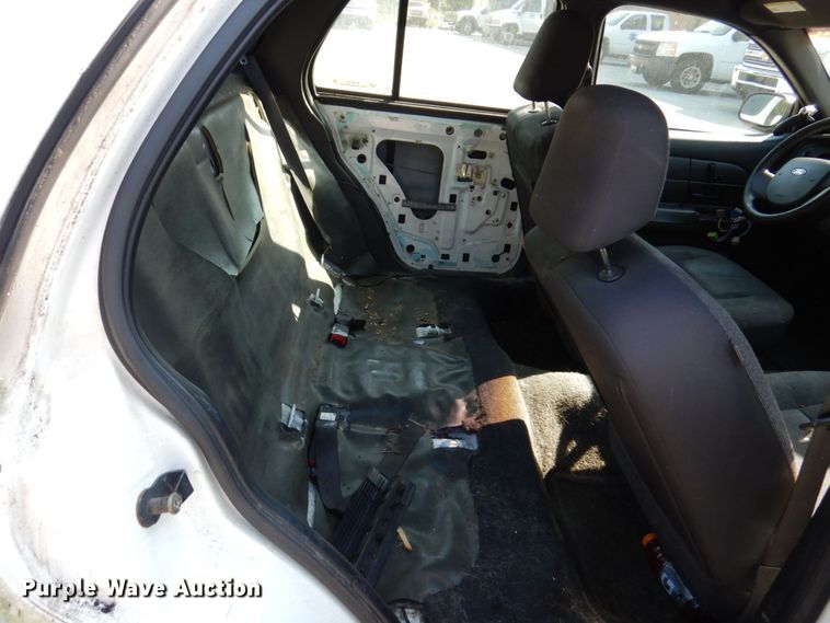 image for item KF9513 2005 Ford Crown Victoria Police Interceptor